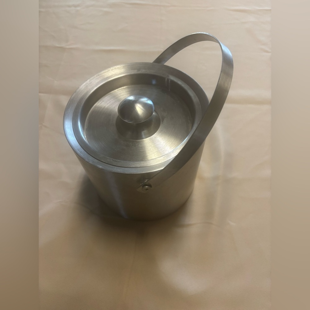 Stainless Steel Ice Bucket With Handle And Lid 7” Tall